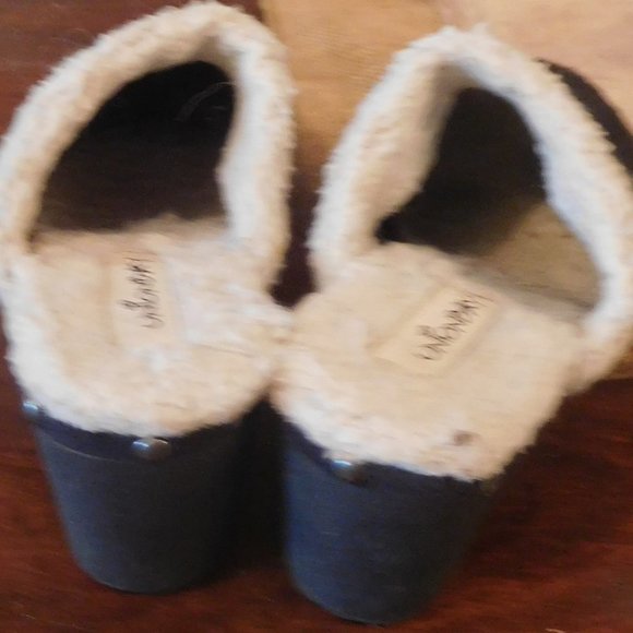 Clogs - Picture 3 of 4